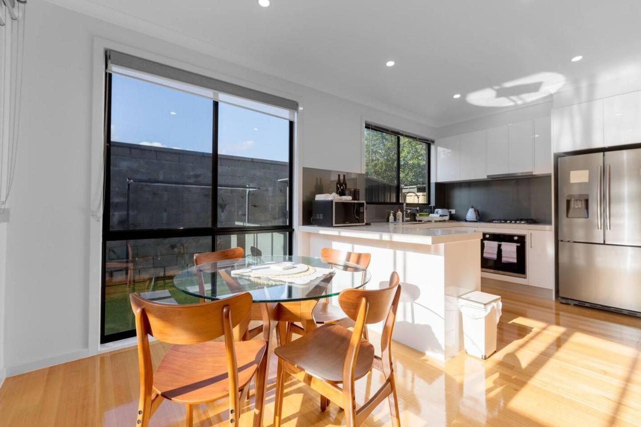 Impressive & Spacious New Townhouse@preston Holiday home Melbourne
