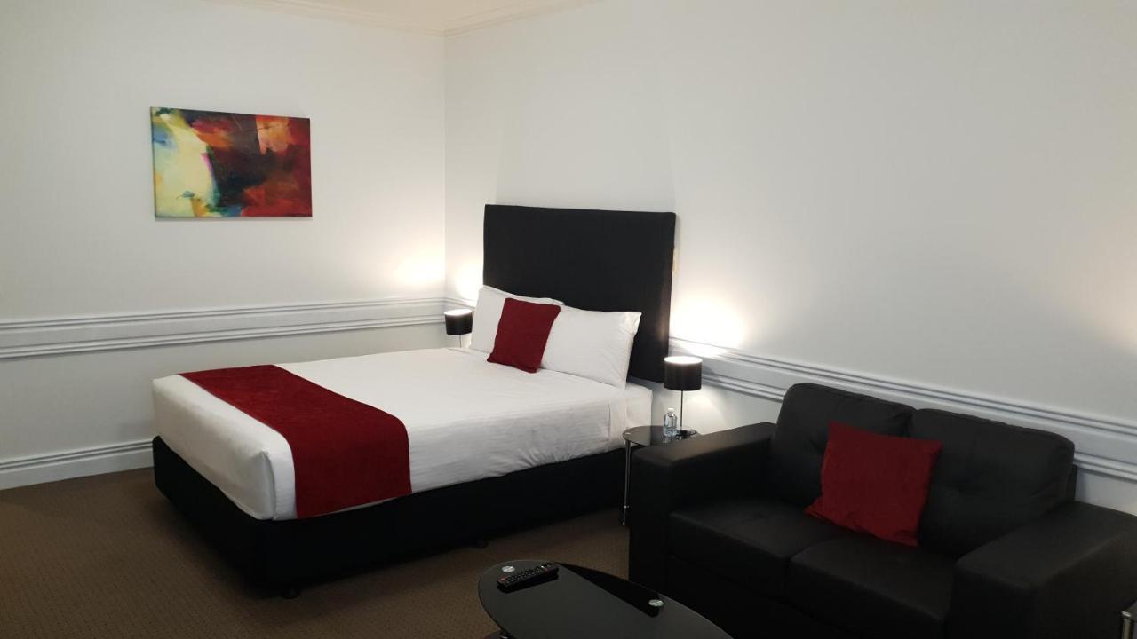 Kew Official 3*