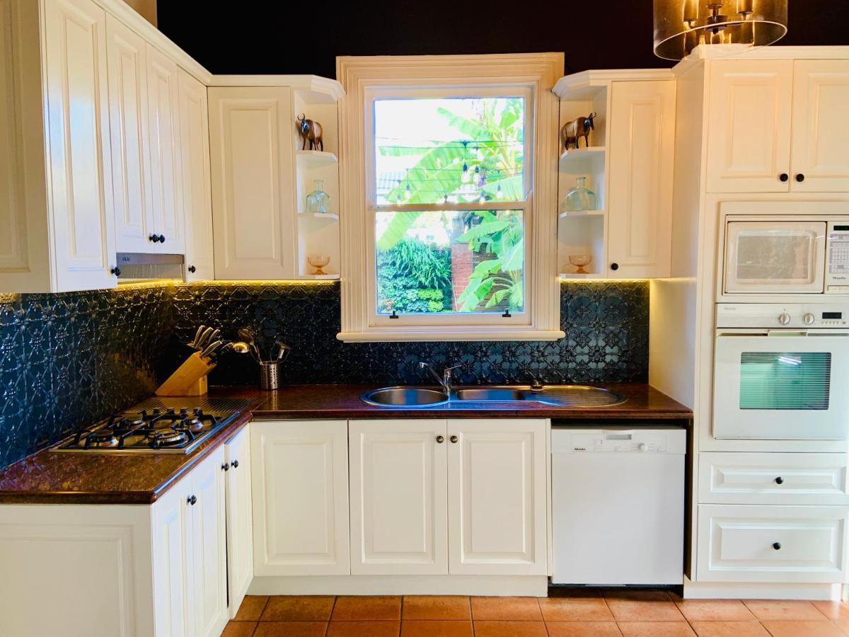 94 Highett - 5 Bedroom, 3 Car Parks - Luxury House Holiday home