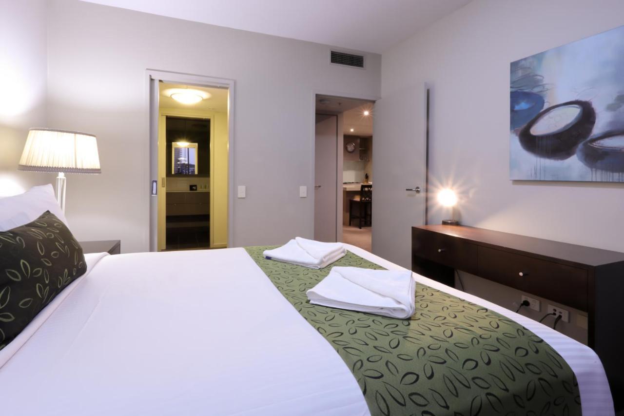 Aparthotel Akom At Docklands 4*