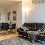 Modern 1 Bedroom In Tranquil Parklands