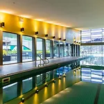 Modern 1 Bedroom In Tranquil Parklands