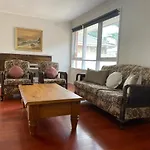 3 Bedroom Family House Close To Melbourne Airport