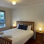 3 Bedroom Family House Close To Melbourne Airport