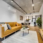 Stay Near Botanic Garden With Gym, Sauna & Parking