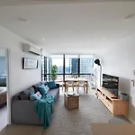 2 Bed 2 Bathroom Brand New Unit With Gym And Pool
