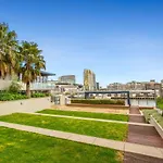 Lovely Waterfront Condo With Swimming Pool And Gym In The Heart Of Docklands