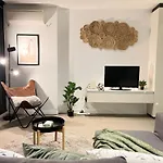 Cosy 2 Beds 2 Baths Apt With Car Park At Southern Cross