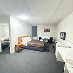 Parkside Inn Motel