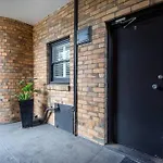 Spacious Style In St. Kilda East - Large Courtyard