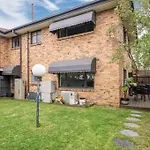 Spacious Style In St. Kilda East - Large Courtyard