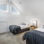 East Brighton Townhouse By Ready Set Host