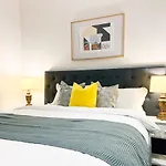 Lovely One Bedrooms Apartment In A Great Location