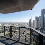Spacious 2 -Bedrs Apt With Free Parking