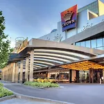 Southbank Crown 2-Bedroom Elegance Residences With Pool & Gym