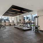 Stunning 2-Bed Apartment With Panoramic Cbd Views