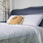 Cbd Spacious Two Bedrooms Apartment