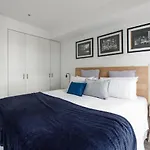 Beautiful 2Br Apt With Balcony Pool And Gym