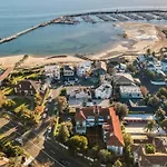 \'Lynton-Sur-Mer\' - Beachside Apt With Heating