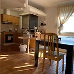 D High Quality Large Bed Rooms Near Commercial Areas, Universities, And Rail Transit In Villas