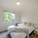 Beautiful 2 Brs In Cbd With Free Parking