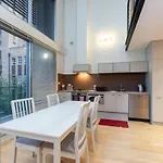 New York Lofted Cbd Retreat With Pool And Parking