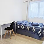 Promo! Entire 2 Bedroom Unit Near Train Station! Free Parking & Wifi!