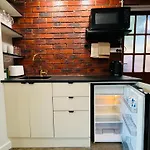 Chic One-Bedroom Studio In The Heart Of Elsternwick