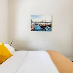 Modern House - 5 Mins To The City, Beach & Free Car Park