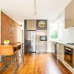 Modern House - 5 Mins To The City, Beach & Free Car Park