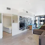 The Looking Glass - Sub-Penthouse Style In The Cbd
