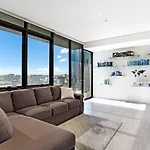 The Looking Glass - Sub-Penthouse Style In The Cbd