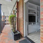 The Little Royal - A Carlton Gardens Studio