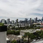 Southside Contemporary - Balcony Stay With City Views
