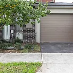 Primrose - Chic Mid-Century Style In Brunswick