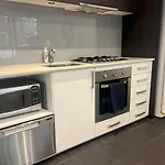 Glen Iris Gem - Modern Apartment With Car Park
