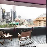 Urban Artistry Loft - A Haven Above The Bustle
