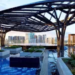Luxury 3 Bed 2 Bath + Car Park At Melbourne Square