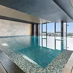 Elegant 2-Bed With Extensive Amenities And Views