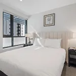 Spectacular 2-Bed With Amenities & Sky-High Views