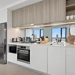 Spectacular 2-Bed With Amenities & Sky-High Views