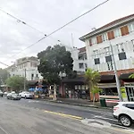 Superb Views Overseeing Albert Park 1Br Apartment