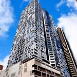 A Chic & Lovely 2Br Apt Cbd With City Views