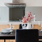 Modern 2Br Apt Next To Southern Cross Free Parking