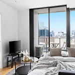Modern 2Br Apt Next To Southern Cross Free Parking