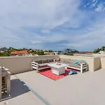 Boutique Stays - Hampton Lookout