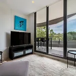 Peaceful 2 Bedroom Unit With Free Parking