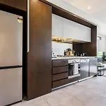 Spacious 1 Bedroom Apartment With Car Park 02174