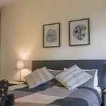 Best Location In The Cbd; Pool, Gym, Rockclimbing +7 Other Amenities