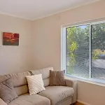 Ground Floor One Bedroom Apartment In Elsternwick